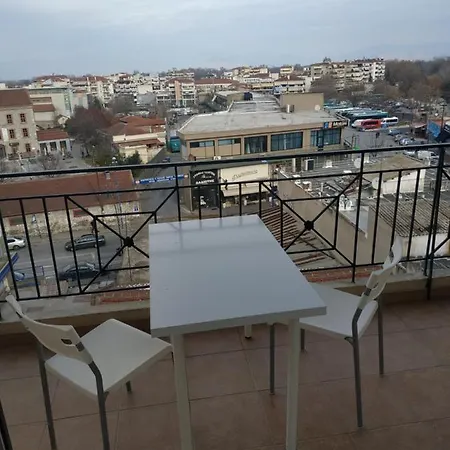 G M 6 Rooms Kentro In The Heart Of The City Larissa Exterior photo